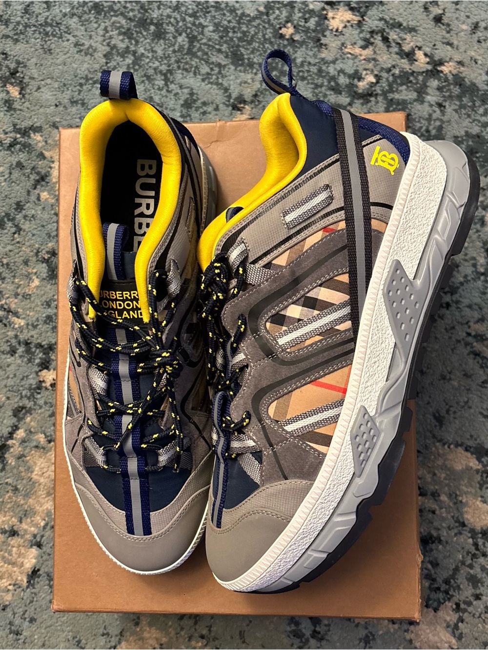 Burberry Union Check Sneaker Size 44 (11US) Brand New Og All Retail $750+